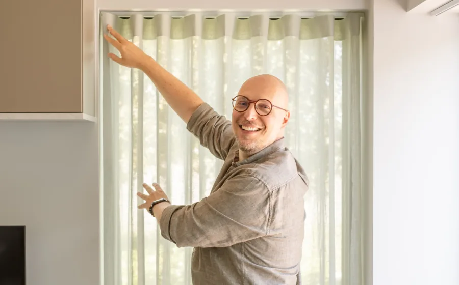 Bart Appeltans in make-over Scandinavian Chic met kast op maat en gordijnen