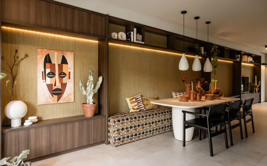 Lang donker hout op maat met led verlichting