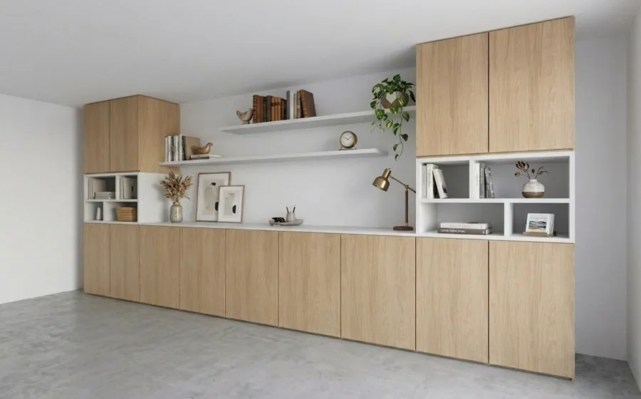 Maatkast hout met witte schappen