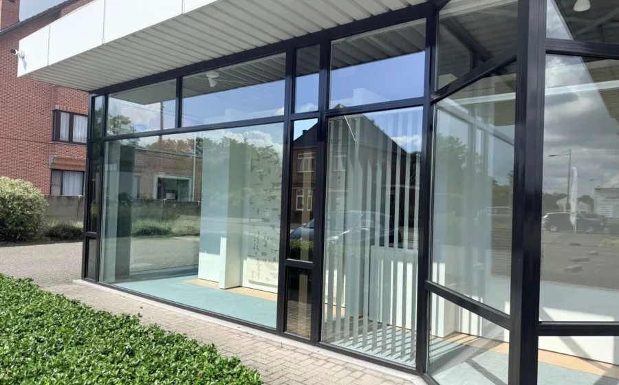 Foto pand deckers aanhuis be pelt raam