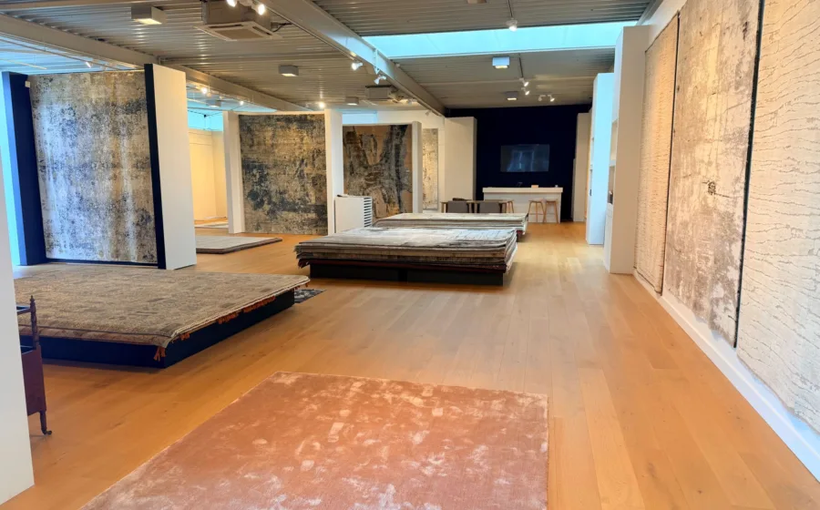 Foto pand deckers aanhuis be pelt showroom kleden