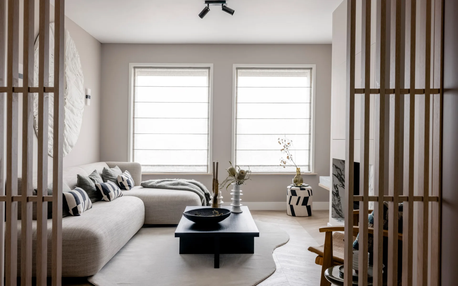 Raamdecoratie op maat in de woonkamer