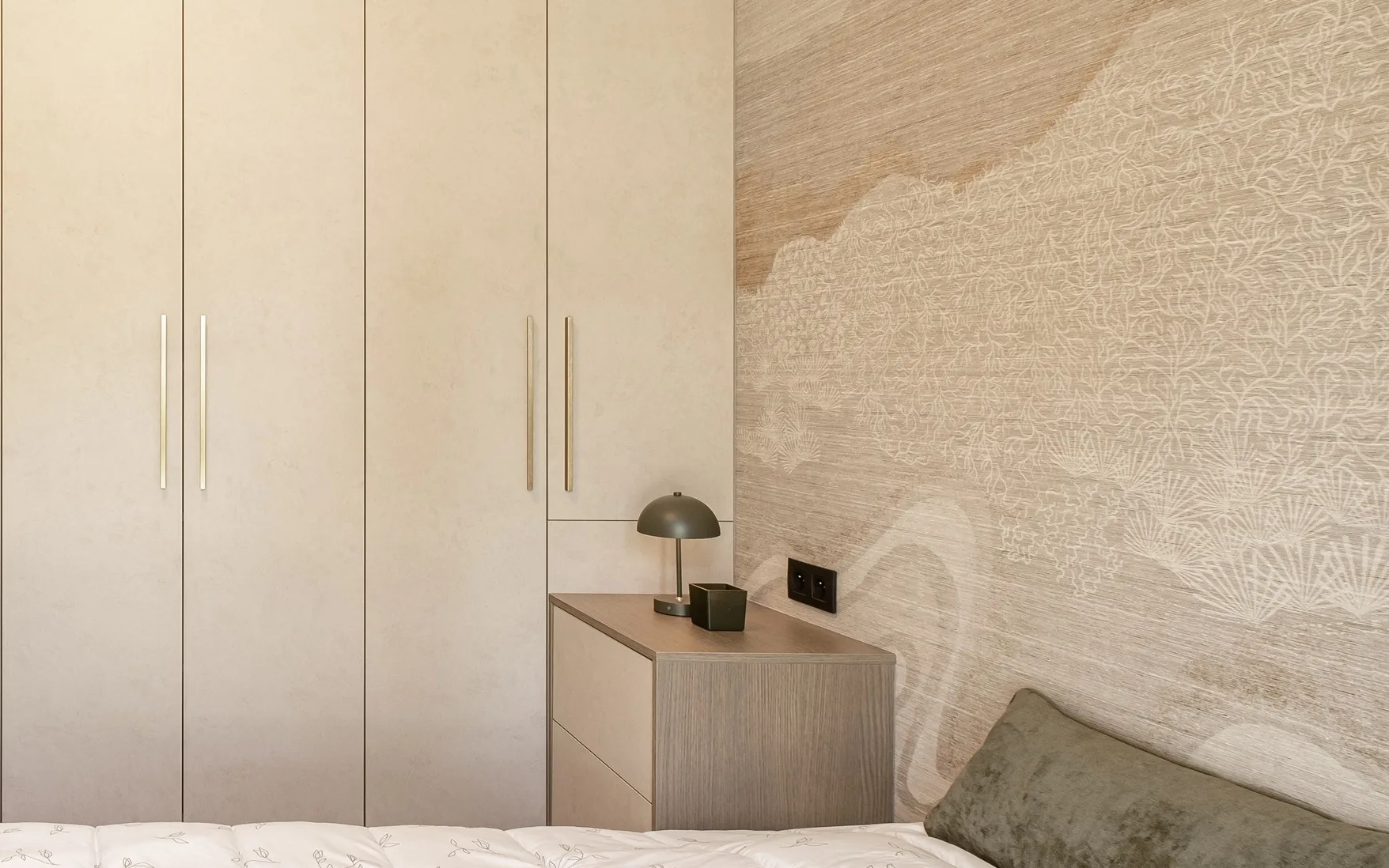 Bart Appeltans x Aanhuis.be in make-over in Boechout met behangpapier van Masureel in de slaapkamer