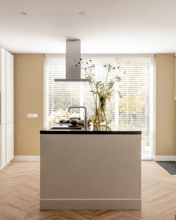 Inspiratiefoto van een woonkamer in Groot-Ammers