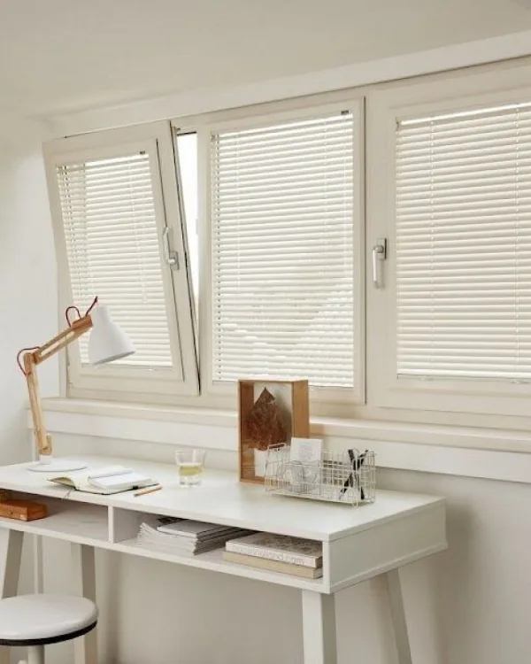 Draaikiepraam raamdecoratie jaloezie