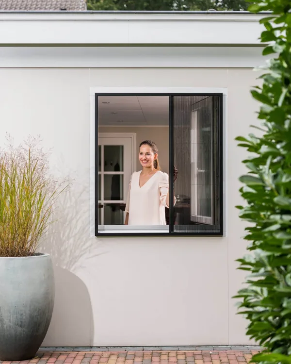 Voorzetvliegenraam van Unilux