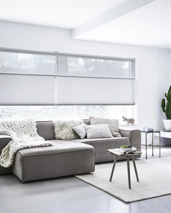 Plisse bece grijs woonkamer