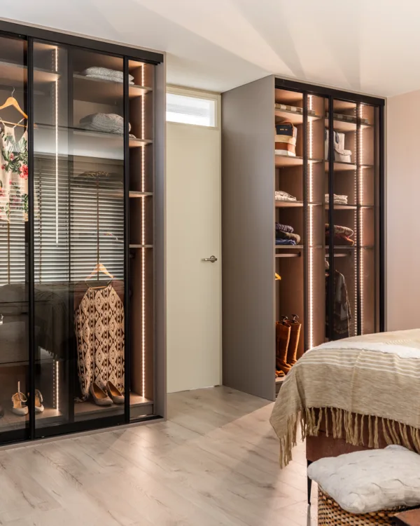 Laat jouw inloopkast op maat maken en kies zelf de beste indeling