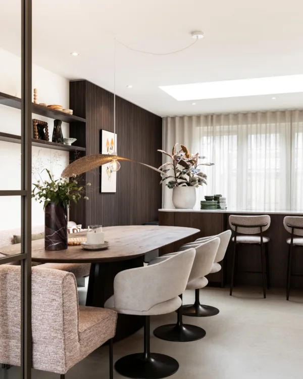 Eetkamer met wavegordijnen