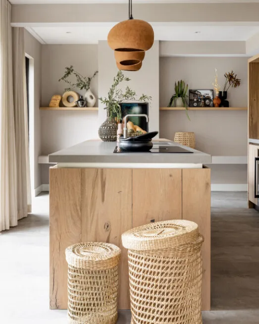 Landelijke keuken met een betonlook vloer