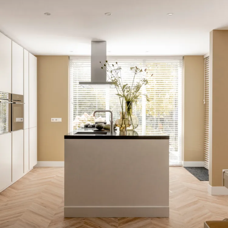 Inspiratiefoto van een woonkamer in Groot-Ammers