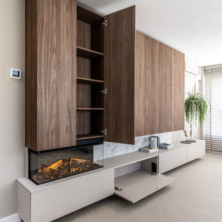 Kast op maat met haard in de woonkamer