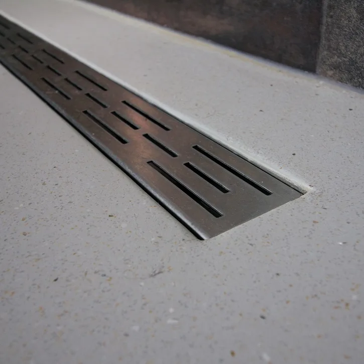 Gietvloer steenlook naadloos in badkamer