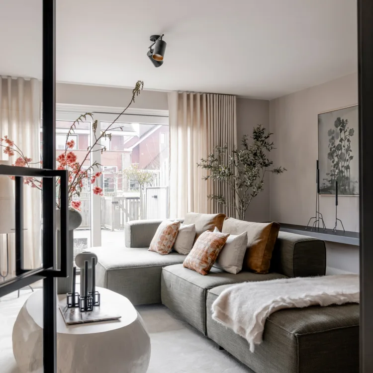 Basic naturel woonkamer in Heerhugowaard - vtwonen