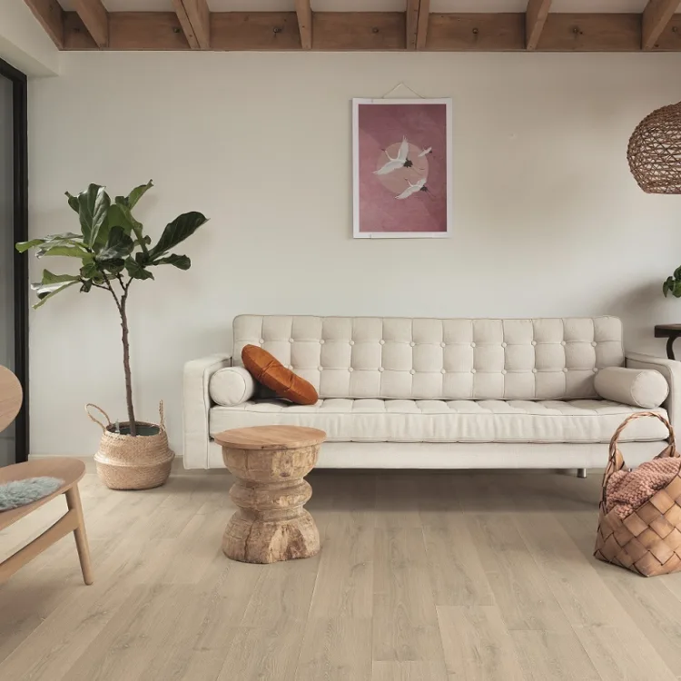 Quick Step laminaat in een rechte plank in de Scandinavische woonkamer