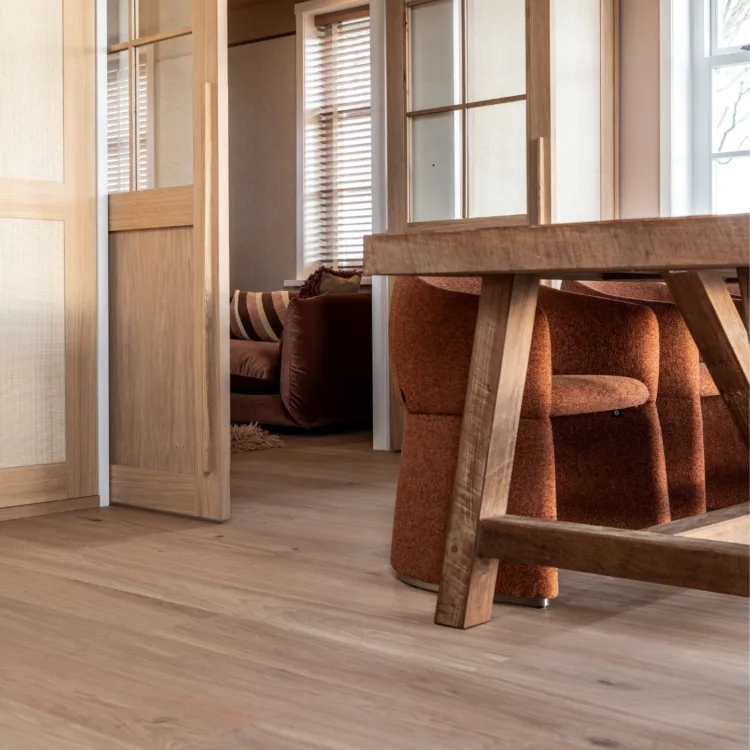 Vtwonen eettafel met klapdeuren hout