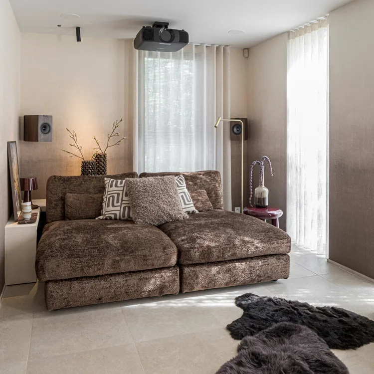 Bart Appeltans Make Over Eigen Huis loungehoek met bruine zetel