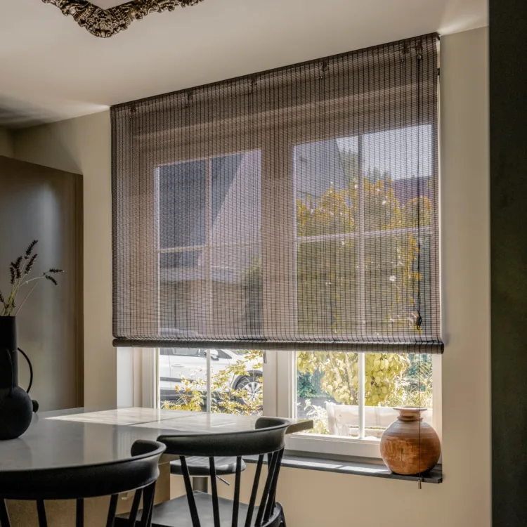 Raamdecoratie in de woonkamer